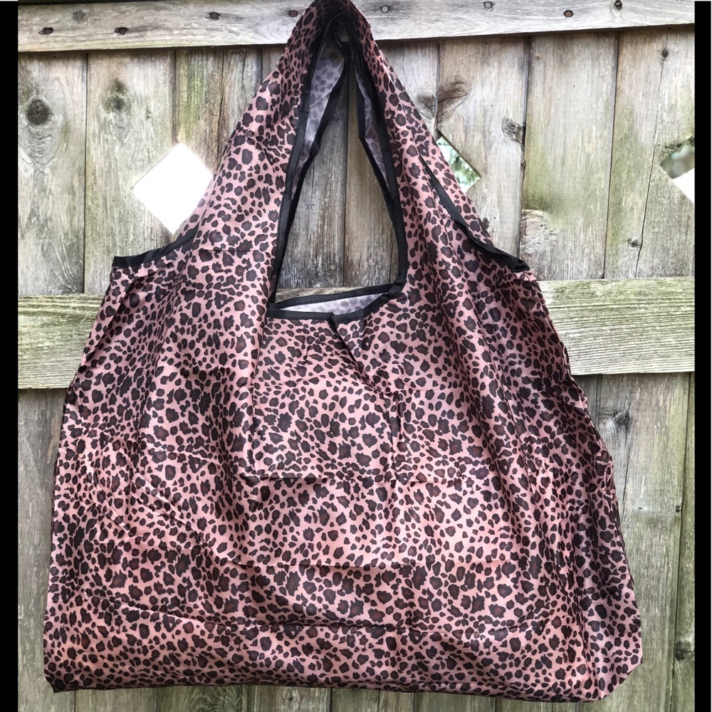 Reusable shopping bags. Foldable, waterproof.